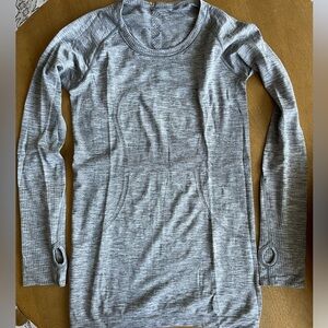 lululemon athletica Long Sleeve Tee in Heather Gray